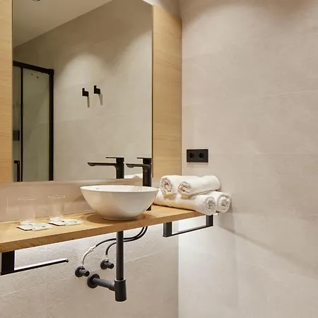 Hotel Pakeleku 3*